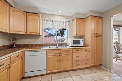 1601 Olympia Avenue SE, Renton, WA 98058 - Photo 8