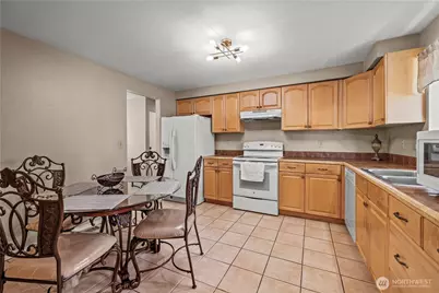 1601 Olympia Avenue SE, Renton, WA 98058 - Photo 6