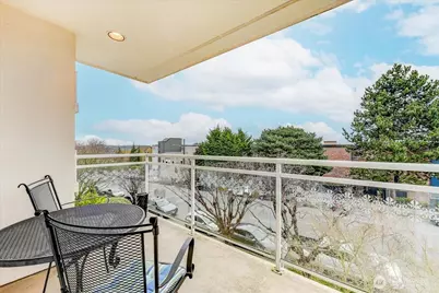1527 California Avenue SW #301, Seattle, WA 98116 - Photo 2