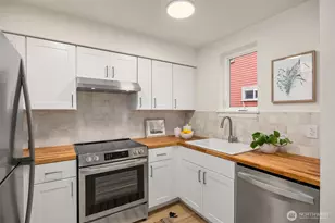 325 Winslow Way W, Bainbridge Island, WA 98110 - Photo 16