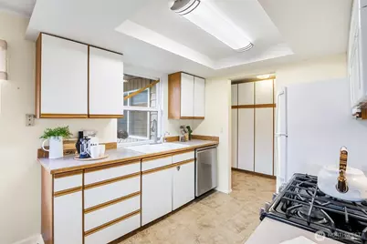 17630 Larch Way, Lynnwood, WA 98037 - Photo 6