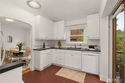 8011 18th Avenue NE, Seattle, WA 98115 - Photo 10