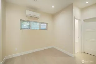 1210 NE 95th St, Seattle, WA 98115 - Photo 6