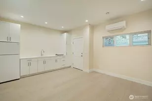 1210 NE 95th St, Seattle, WA 98115 - Photo 2