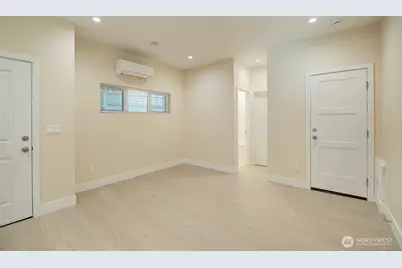 1210 NE 95th Street #B, Seattle, WA 98115 - Photo 4