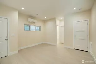 1210 NE 95th St, Seattle, WA 98115 - Photo 4