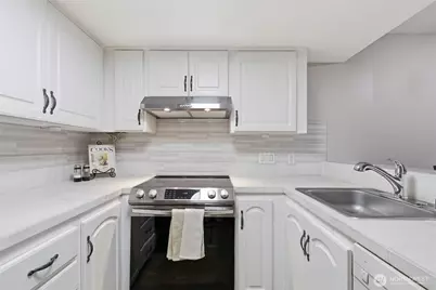 14651 NE 40th Street #C1, Bellevue, WA 98007 - Photo 8