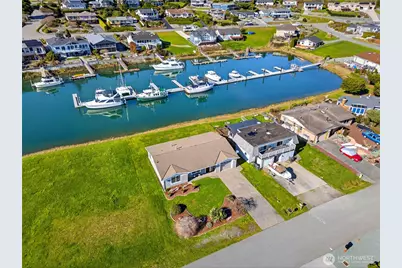 2227 Mariners Way, Oak Harbor, WA 98277 - Photo 2