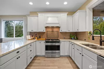 9150 Burlingame Court NE, Bainbridge Island, WA 98110 - Photo 12