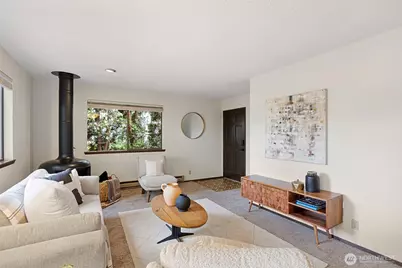 9545 Interlake Avenue N, Seattle, WA 98103 - Photo 6