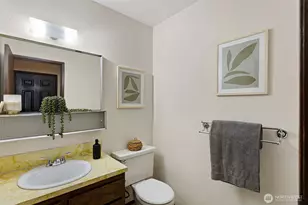 9545 Interlake Ave N, Seattle, WA 98103 - Photo 18