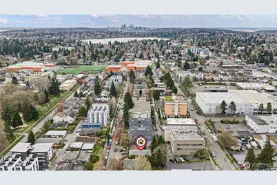 9545 Interlake Avenue N, Seattle, WA 98103 - Photo 32