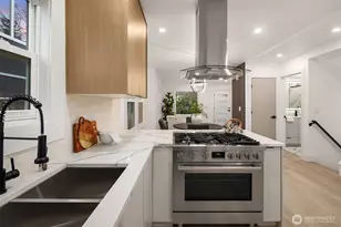 1412 Taylor Ave N, Seattle, WA 98109 - Photo 16