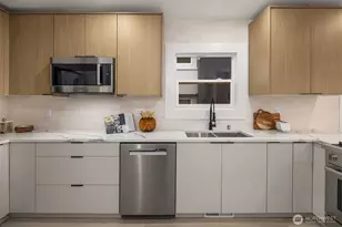 1412 Taylor Ave N, Seattle, WA 98109 - Photo 18