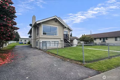 813 N 3rd Street, Renton, WA 98057 - Photo 2