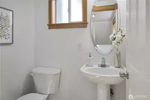 8515 Stone Ave N, Seattle, WA 98103 - Photo 12