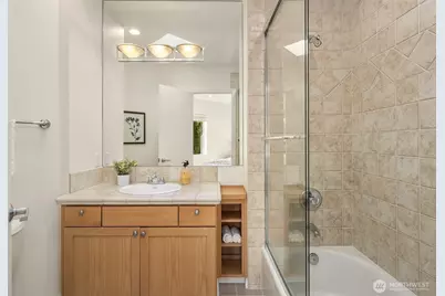 7439 W Mercer Way, Mercer Island, WA 98040 - Photo 24