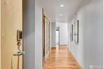 10650 NE 9th Place #422, Bellevue, WA 98004 - Photo 2