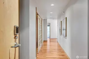 10650 NE 9th Pl, Bellevue, WA 98004 - Photo 2