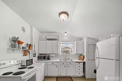 20807 Orville Road E, Orting, WA 98360 - Photo 10