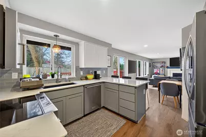 17427 Spruce Way, Lynnwood, WA 98037 - Photo 12