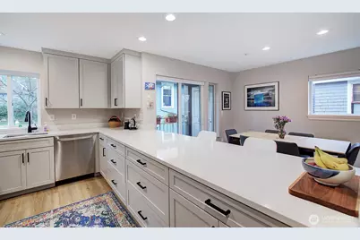 215 20th Avenue E #307, Seattle, WA 98112 - Photo 4