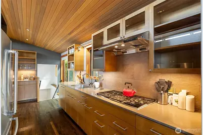 810 W Lee, Seattle, WA 98119 - Photo 10