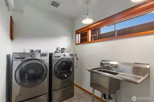 810 W Lee, Seattle, WA 98119 - Photo 24