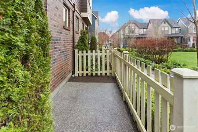 909 4th Avenue NE, Issaquah, WA 98029 - Photo 28