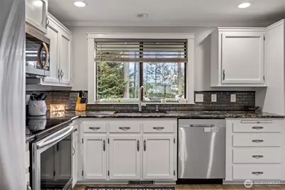 901 SW Barrington Drive, Oak Harbor, WA 98277 - Photo 14