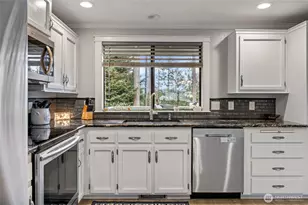 901 SW Barrington Dr, Oak Harbor, WA 98277 - Photo 14