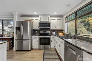 901 SW Barrington Dr, Oak Harbor, WA 98277 - Photo 16