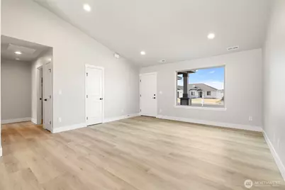 215 Lessor Loop, Moses Lake, WA 98837 - Photo 4