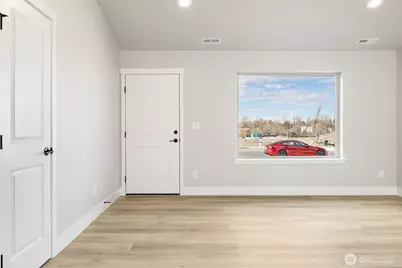 215 Lessor Loop, Moses Lake, WA 98837 - Photo 6