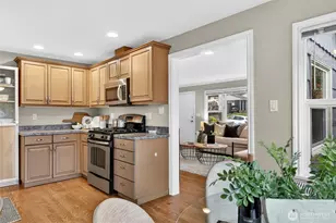 9047 37th Ave SW, Seattle, WA 98126 - Photo 6