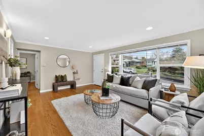 9047 37th Avenue SW, Seattle, WA 98126 - Photo 4