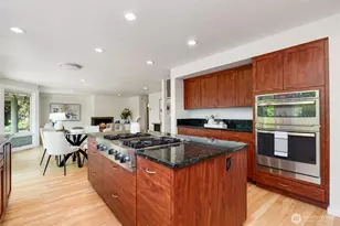 8808 NE 14th St, Clyde Hill, WA 98004 - Photo 12