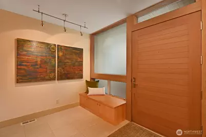 5727 33rd Avenue NE, Seattle, WA 98105 - Photo 4