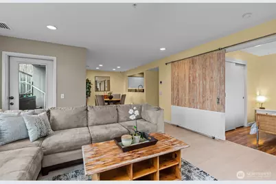 420 Melrose Avenue E #603, Seattle, WA 98102 - Photo 2