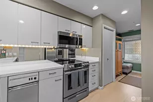 420 Melrose Ave E, Seattle, WA 98102 - Photo 10