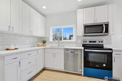 3908 SW Hanford St, Seattle, WA 98116 - Photo 10