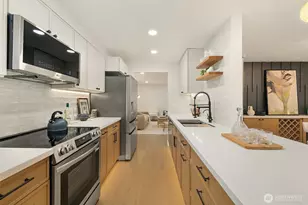 1039 NE 113th St, Seattle, WA 98125 - Photo 14