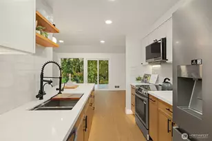 1039 NE 113th St, Seattle, WA 98125 - Photo 8