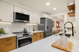 1039 NE 113th St, Seattle, WA 98125 - Photo 12