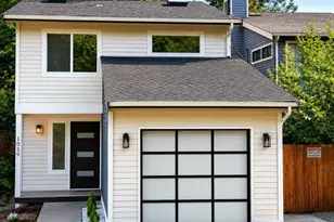 1039 NE 113th St, Seattle, WA 98125 - Photo 1