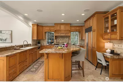 8772 Sand Point Way NE, Seattle, WA 98115 - Photo 14