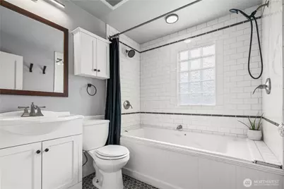 8053 16th Avenue NW, Seattle, WA 98117 - Photo 10