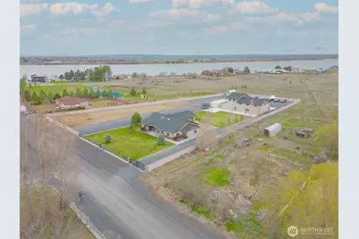 7342 Redmond Road NE, Moses Lake, WA 98837 - Photo 1