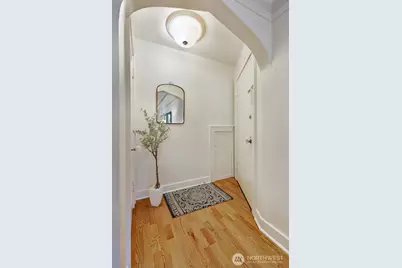 525 16th Avenue E #102, Seattle, WA 98112 - Photo 4