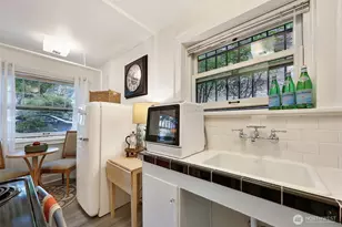 525 16th Ave E, Seattle, WA 98112 - Photo 16